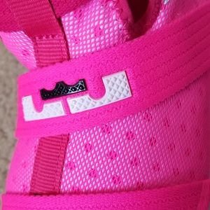 Lebron Soldier 10 Pink Ribbon Basketball Shoes
